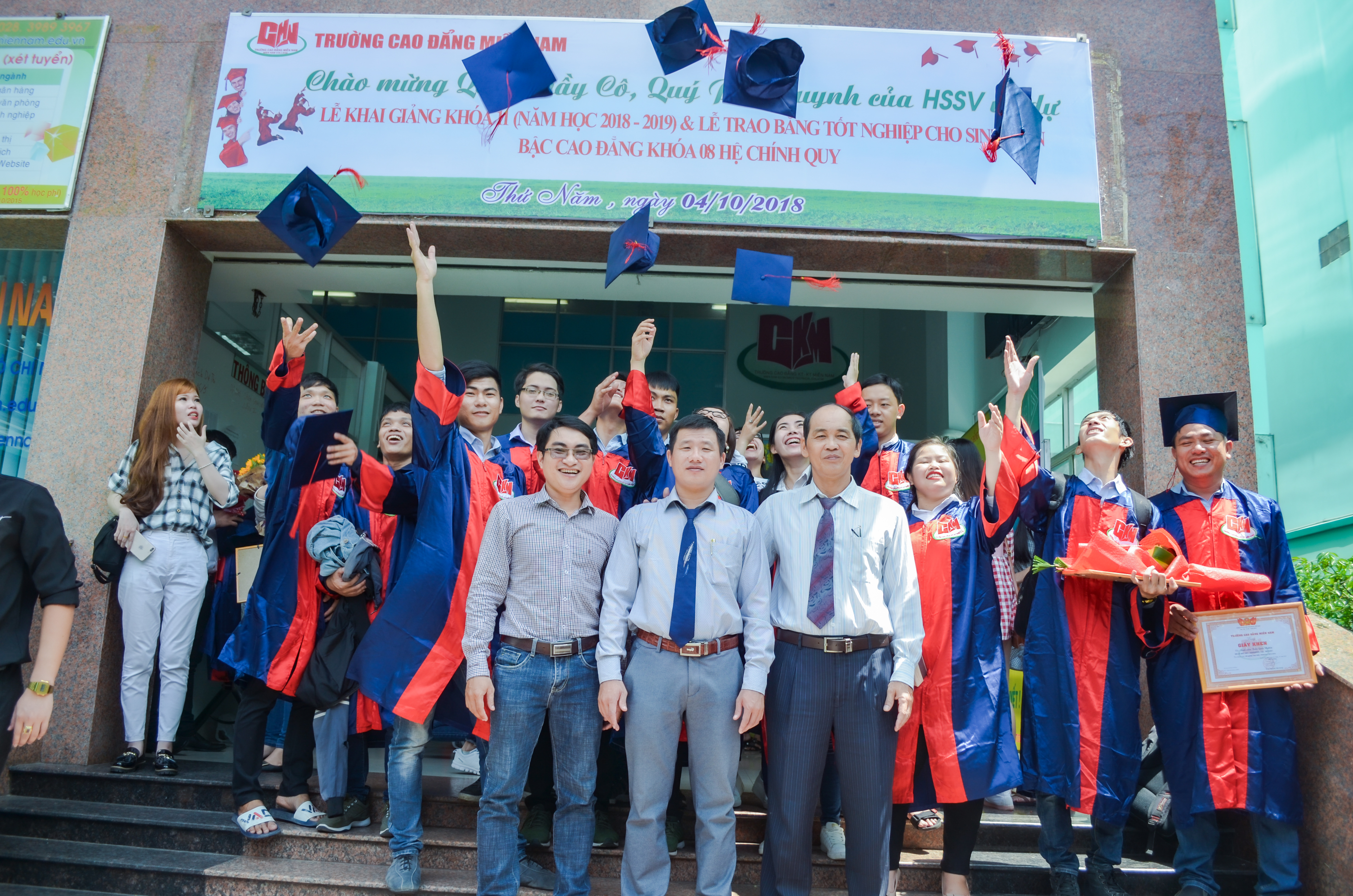 Sinh viên học tập